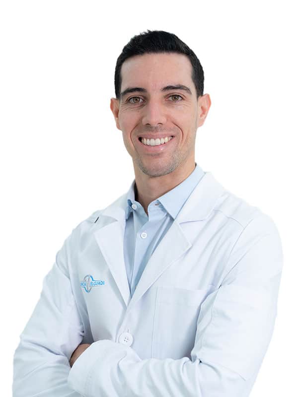 Cirujano ortopédico especializado en traumatología deportiva y cirugía avanzada de cadera y rodilla. Especialista en cirugía artroscópica mínimamente invasiva y cirugía preservadora articular de rodilla y cadera. Tratamientos mediante artroscopia, prótesis, infiltraciones ecoguiadas y traumatología regenerativa, entre otros.
