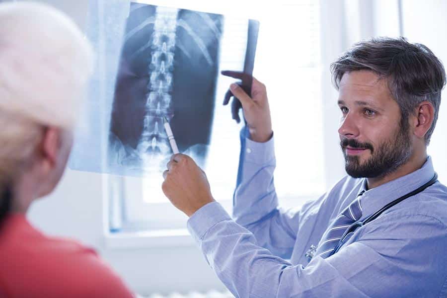 Analizando radiografía columna