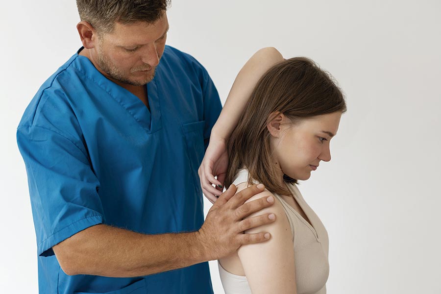 Examinando dolor articulacion hombro